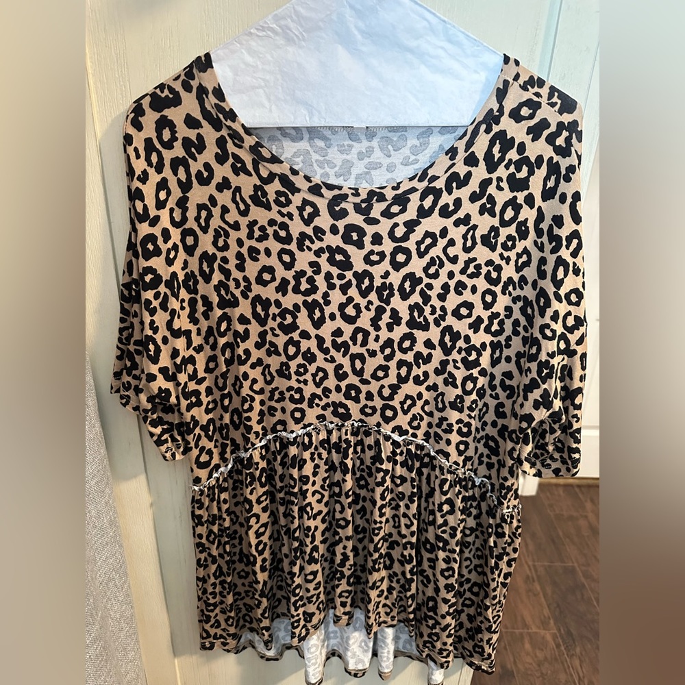 Women’s cheetah peplum top